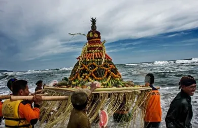 Gaya Harian Cilacap yang Menyatu dengan Tradisi